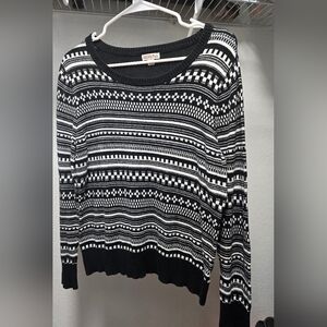 2 Cardigans (L,XL), 3 Sweaters (L, XL)